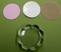 this is the coaster as you get it in the package...and I cut a GIGA circle in Pink Cardstock