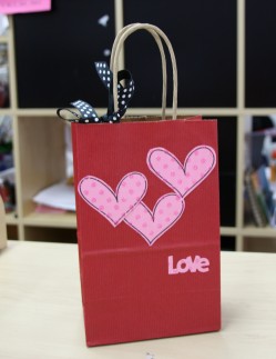 gift bag using SCRAPLINES YUMMY HEARTS