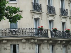 I want to live here.  Is that too much to ask?  I want flowers on my balcony.. I want fresh flowers every day.  I want croissants and wine and I want to NOT get fat because of it.  hmmm.. maybe I am asking too much..LOL