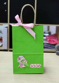 Shelley's CUTES AS A BUTTON gift bag