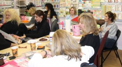 very focused sistahs.. i think i see helen snacking on some COOKIES!