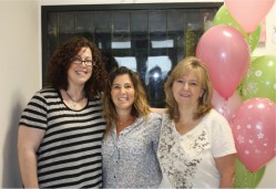 the DREAM TEAM!  I am the jolly green giant on the left, then Dena and then Helen in front of da BEEYOOTIFUL balloons