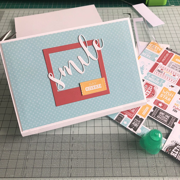 Stamping Bella: Thursday with Sandiebella - Create a Vacation Photo Folder